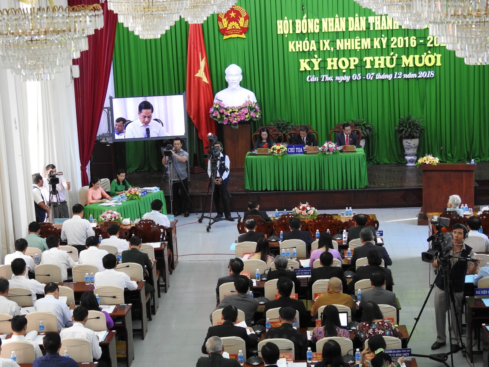 Chất vấn giám đốc các sở ngành về công tác quản lý