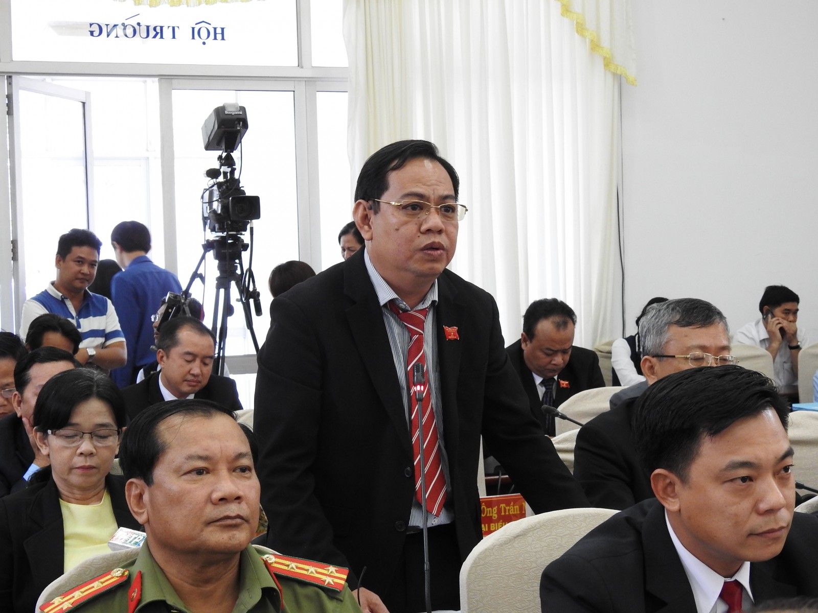 Chất vấn giám đốc các sở ngành về công tác quản lý