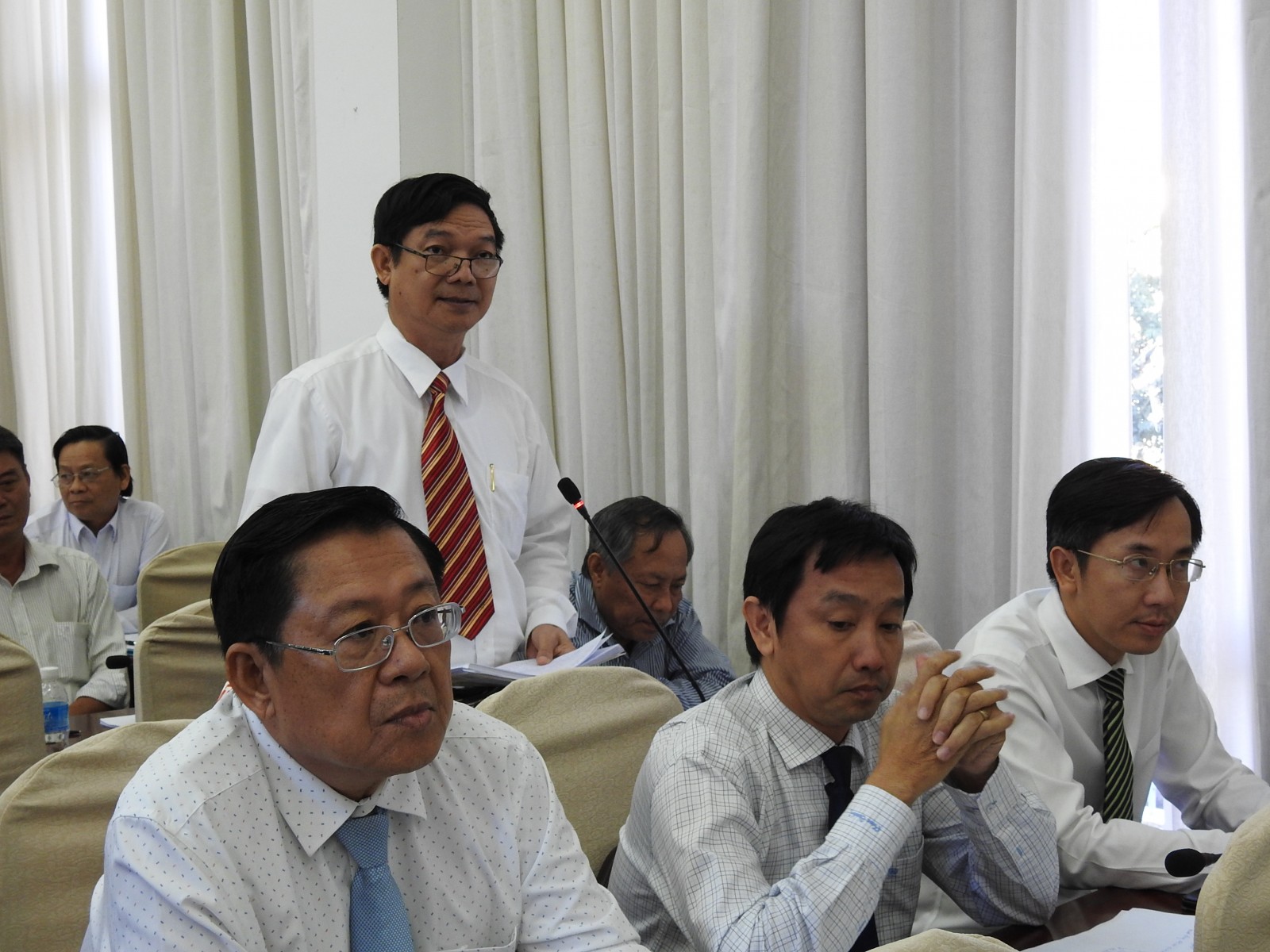 Chất vấn giám đốc các sở ngành về công tác quản lý