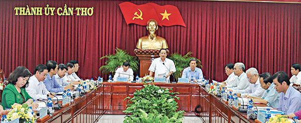 Chỉ đạo thực hiện đạt 13/14 chỉ tiêu chủ yếu
theo Nghị quyết của Thành ủy đề ra