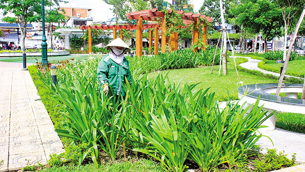 Công viên Hùng Vương (một hạng mục của Dự án nâng cấp đô thị vùng ĐBSCL) với hệ thống cây xanh, cảnh quan, đã làm tăng thêm mảng xanh, góp phần hoàn thiện hạ tầng kỹ thuật đô thị và tăng chất lượng cuộc sống của người dân TP Cần Thơ. Ảnh: ANH KHOA