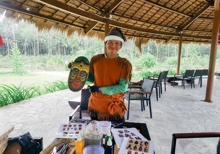 “Lạc lối” ở “xứ sở thần tiên” Vinpearl Land, rinh ngay "xế xịn" Vinfast