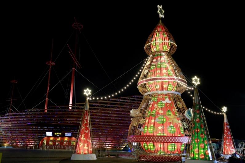 “Lạc lối” ở “xứ sở thần tiên” Vinpearl Land, rinh ngay "xế xịn" Vinfast