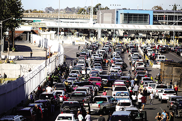 Cửa khẩu biên giới San Ysidro giữa San Diego của Mỹ và Tijuana của Mexico bị đóng cửa hồi tháng 11. Ảnh: Reuters