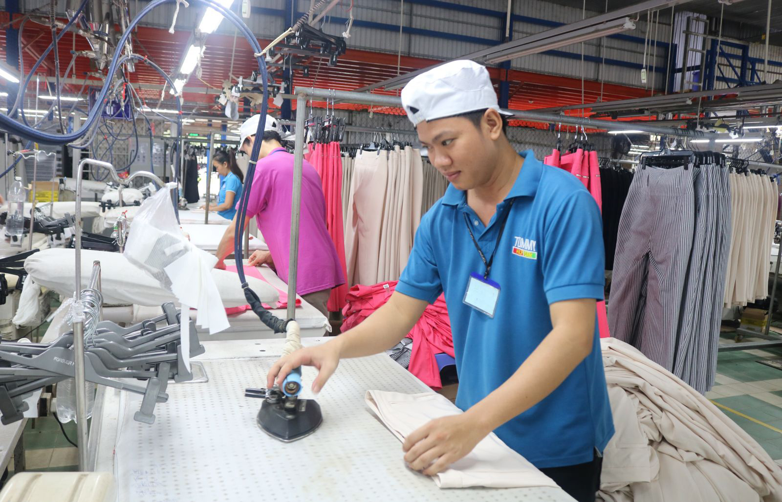 Sản xuất hàng may mặc xuất khẩu tại một doanh nghiệp ở TP Cần Thơ. Ảnh: KHÁNH TRUNG