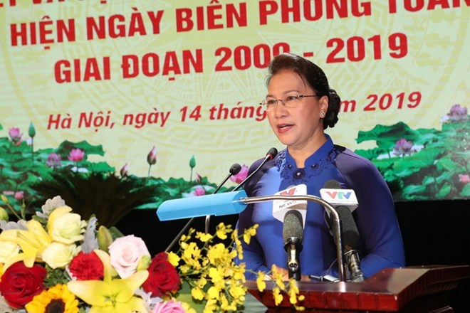 Chủ tịch Quốc hội gặp mặt điển hình thực hiện Ngày Biên phòng toàn dân