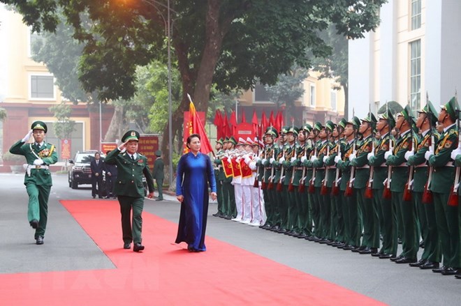 Chủ tịch Quốc hội gặp mặt điển hình thực hiện Ngày Biên phòng toàn dân
