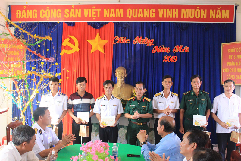 Xuân về trên biển đảo Tây Nam<br>Bài cuối: Chở Tết yêu thương ra đảo sum vầy