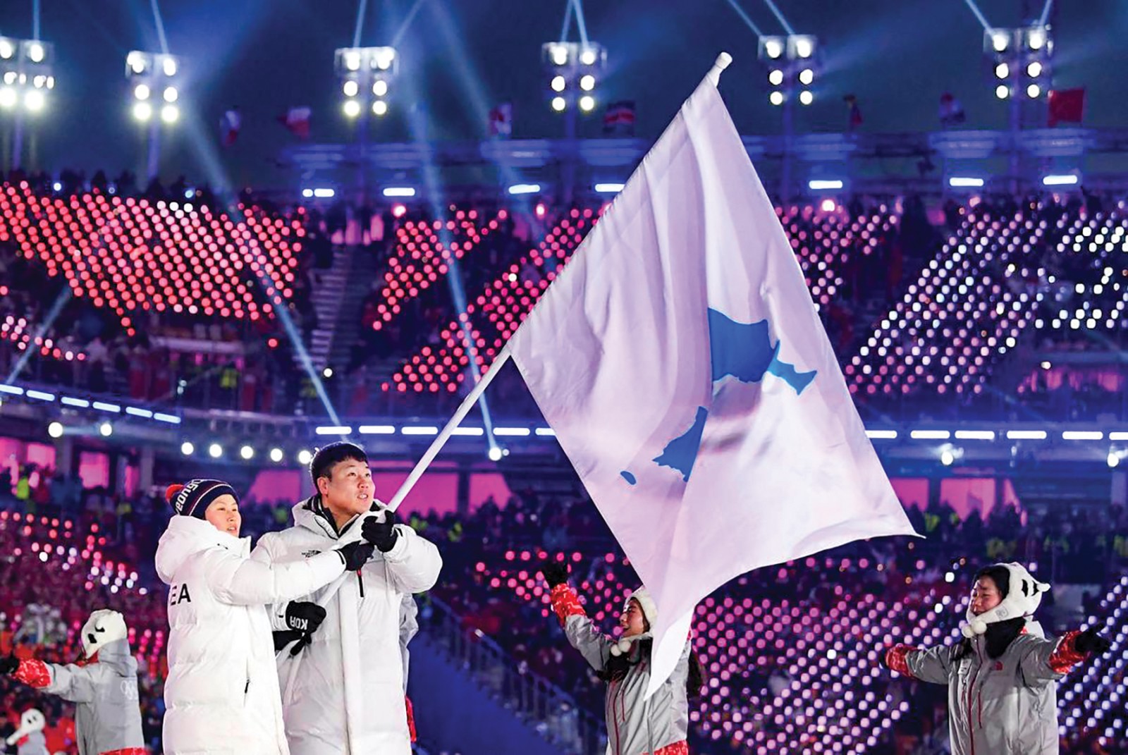 VĐV Hàn Quốc và Triều Tiên diễu hành dưới lá cờ chung tại Lễ Khai mạc PyeongChang 2018. Ảnh: Getty Images