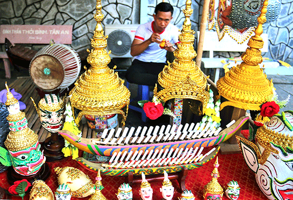 Văn hóa Khmer Nam Bộ là một kho tàng văn hoá đa dạng và độc đáo. Trong ảnh này, bạn sẽ đắm chìm trước vẻ đẹp tuyệt vời của kiến trúc và tôn giáo của người Khmer Nam Bộ và thấu hiểu rõ hơn về văn hóa đặc sắc này.