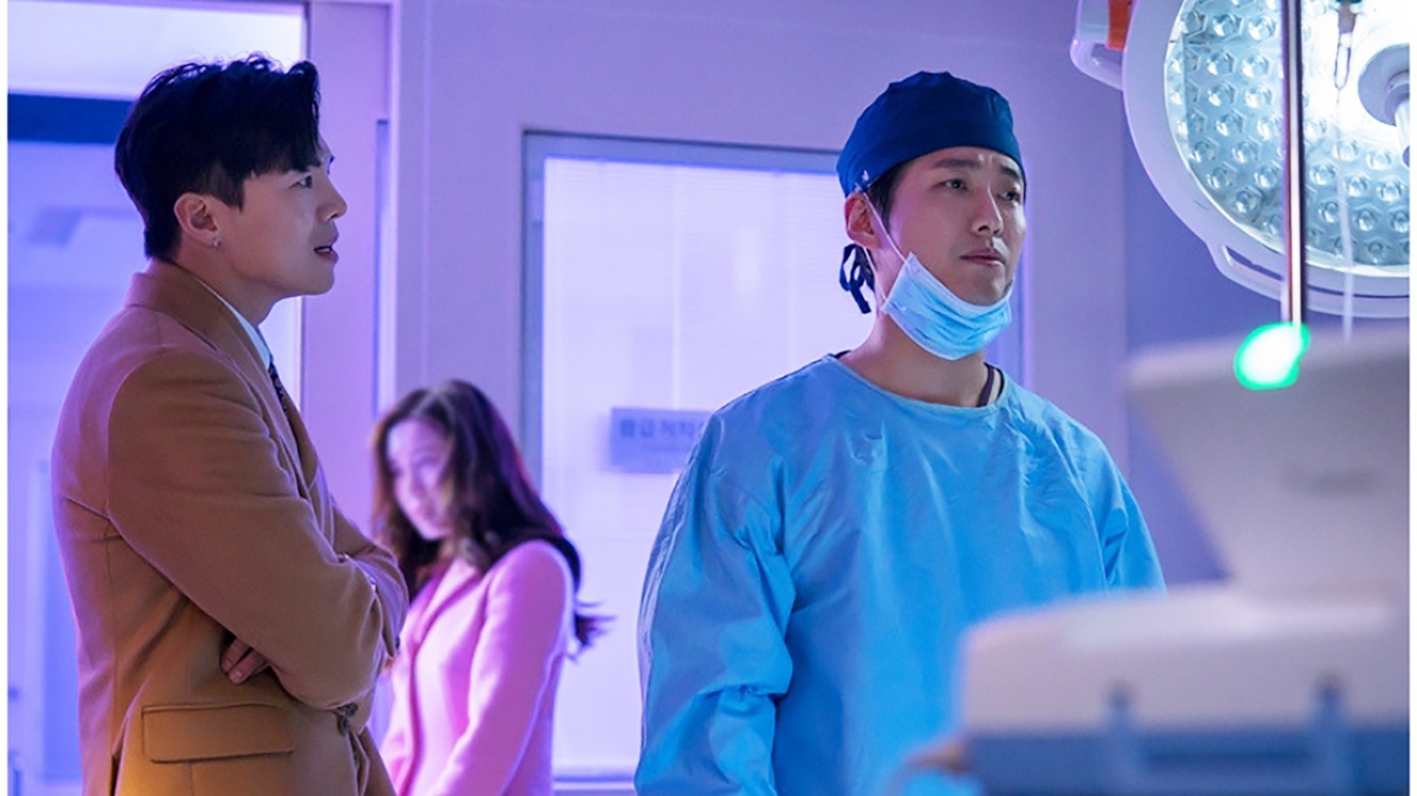 Nam Goong Min (ảnh, phải) trong “Doctor Prisoner”.