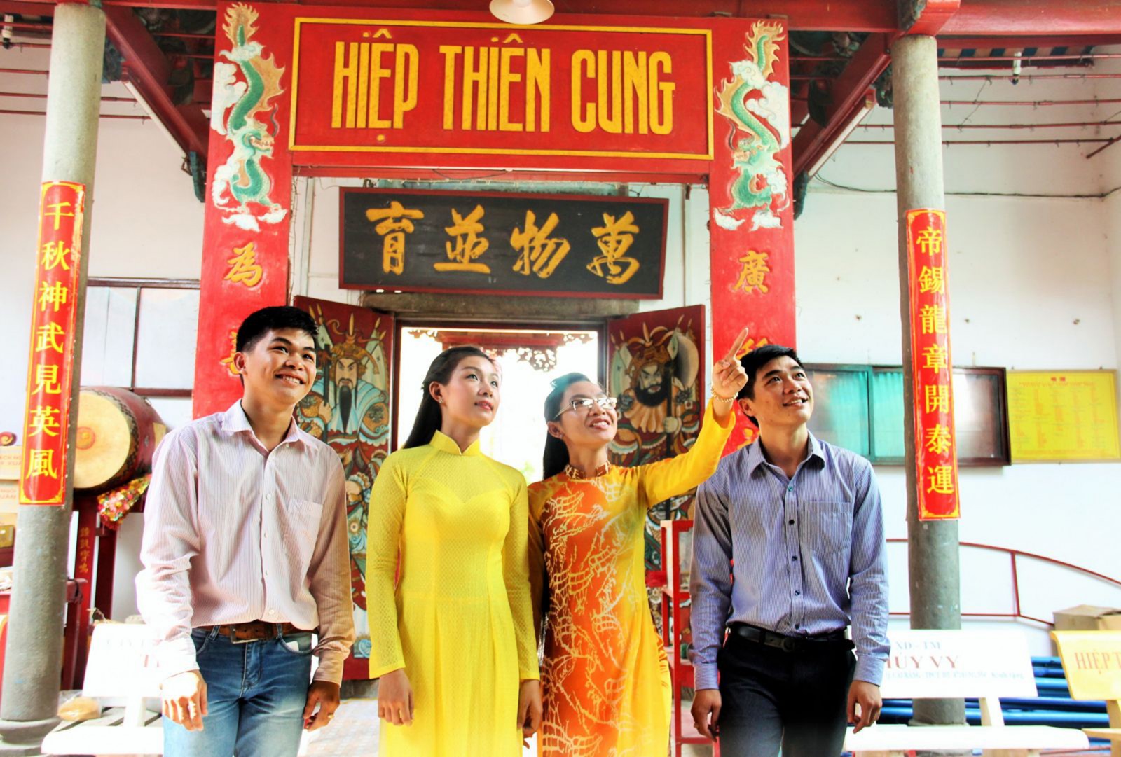 Giữ gìn di sản Di tích Quốc gia Hiệp Thiên Cung (Cái Răng) - nơi diễn ra nhiều lễ hội truyền thống của bà con dân tộc Hoa, trong đó có Lễ Cúng bình an. Ảnh: DUY LỮ