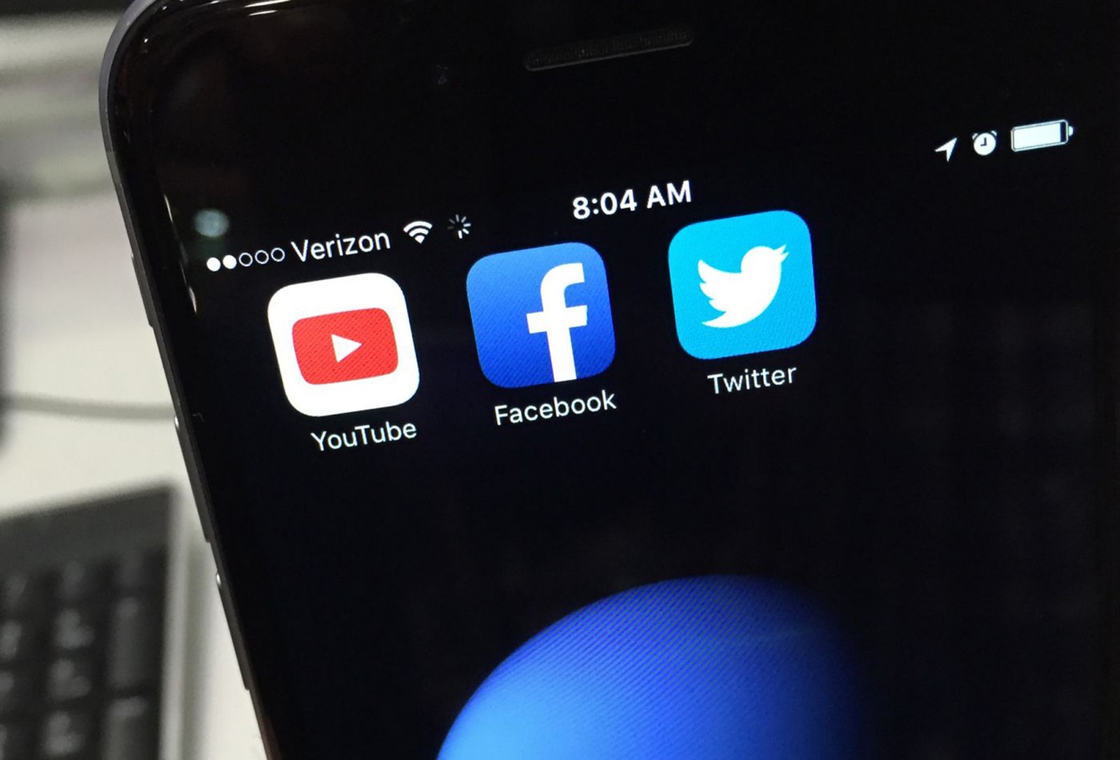 Nỗi lo về đoạn phim bạo lực chia sẻ trên mạng