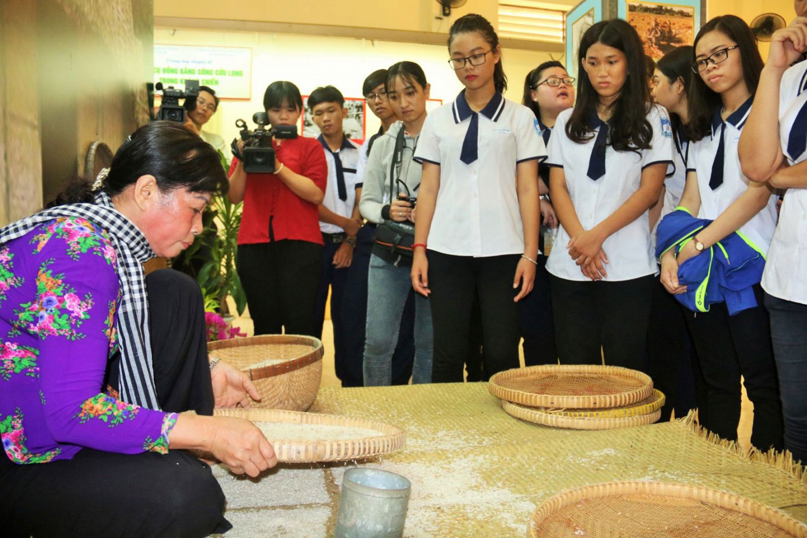Đề tài ứng dụng sẽ tăng hiệu quả quản lý và quảng bá hiện vật tại Bảo tàng TP Cần Thơ. Trong ảnh: Hoạt động trải nghiệm của học sinh tại Bảo tàng TP Cần Thơ. Ảnh: ĐĂNG HUỲNH