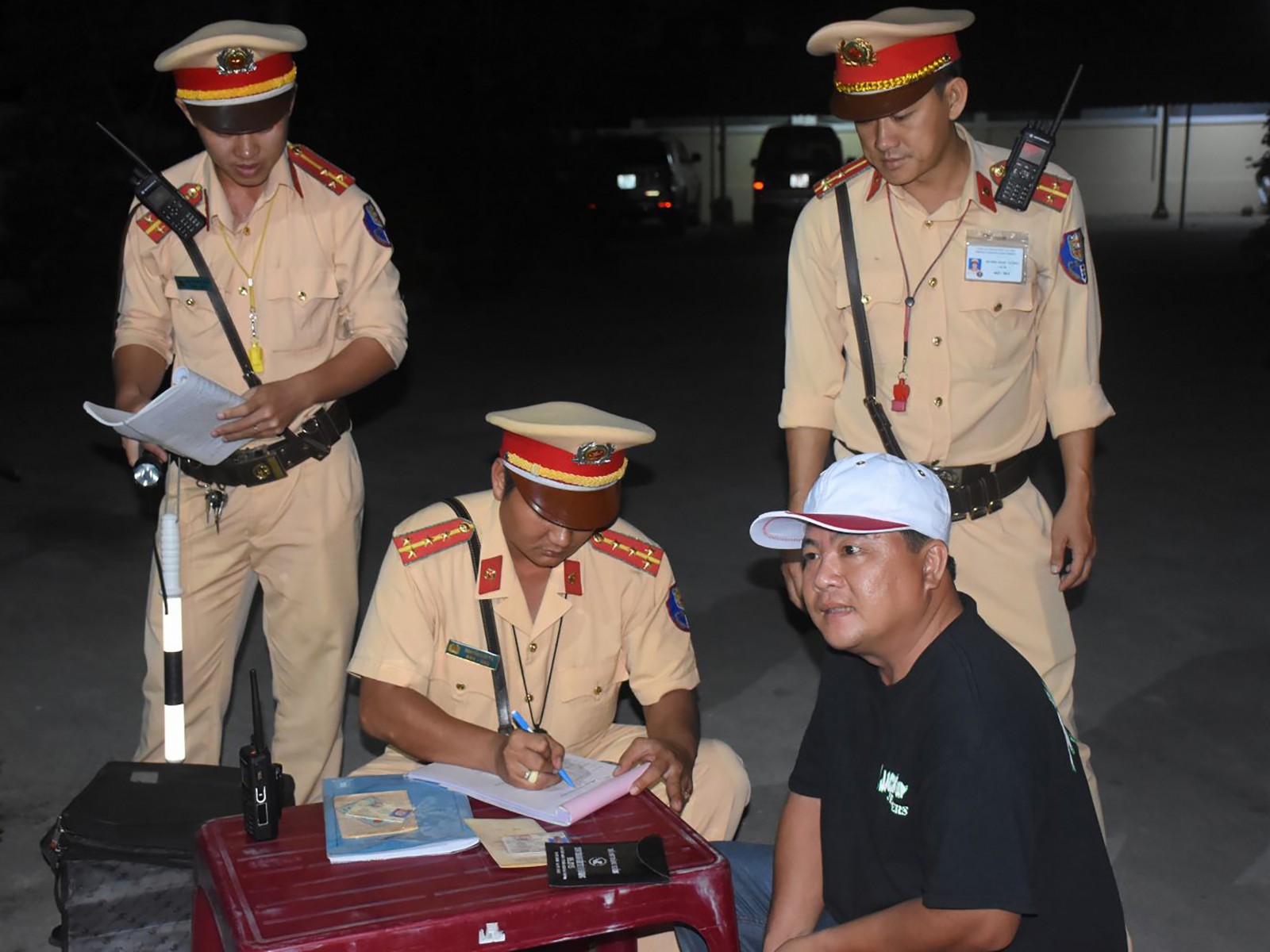 CSGT Trạm Cửa ô Ba Láng kiểm soát phương tiện lưu thông trên quốc lộ 1A, thuộc phường Ba Láng, quận Cái Răng. Ảnh: XUÂN ĐÀO