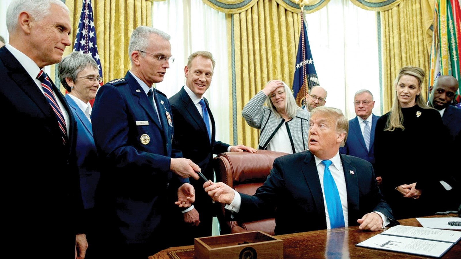 Tổng thống Trump ký sắc lệnh thiết lập Lực lượng Không gian hồi tháng 2. Ảnh: AP