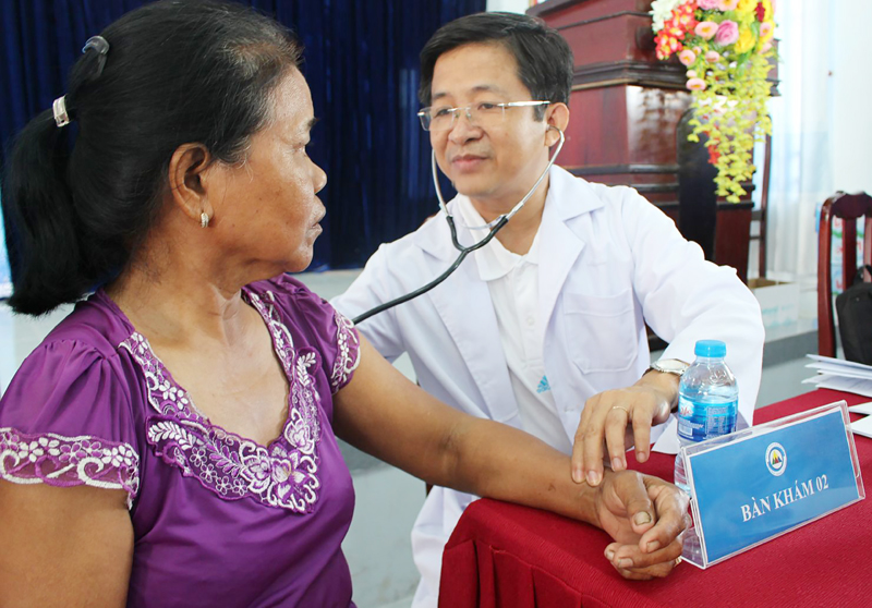 Chăm lo sức khỏe đồng bào dân tộc Khmer