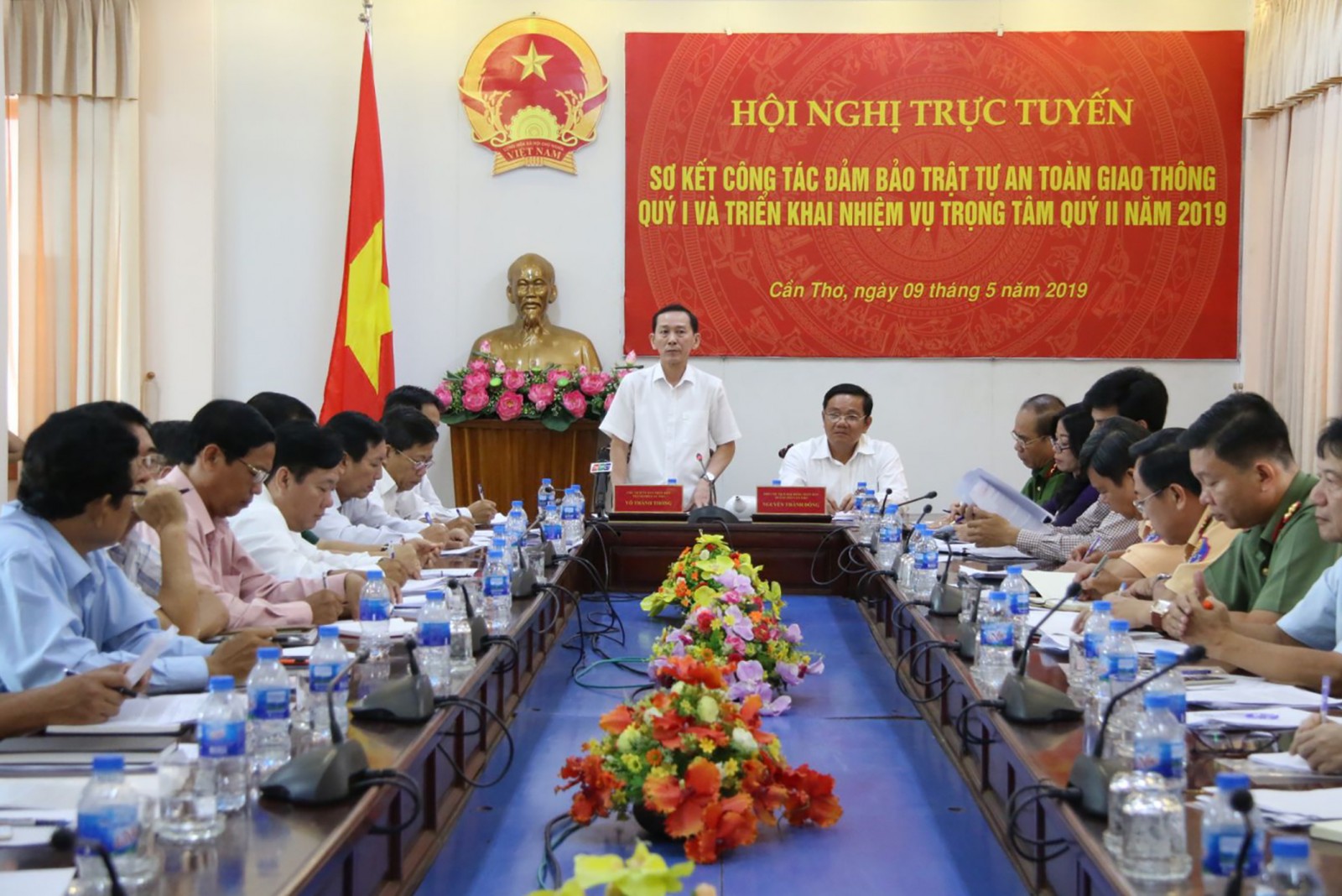 Ông Võ Thành Thống, Chủ tịch UBND TP Cần Thơ, phát biểu chỉ đạo tại hội nghị. Ảnh: CHẤN HƯNG