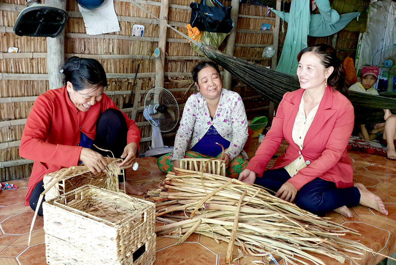 Làm cho dân quý, dân thương