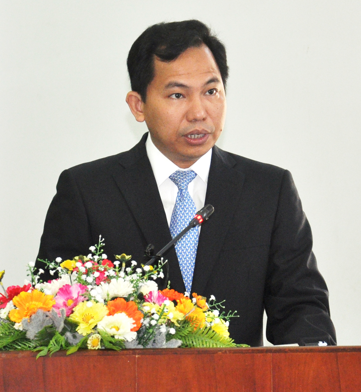 Đồng chí Lê Quang Mạnh phát biểu nhận nhiệm vụ sau khi được HĐND thành phố bầu làm Chủ tịch UBND thành phố. Ảnh: ANH DŨNG