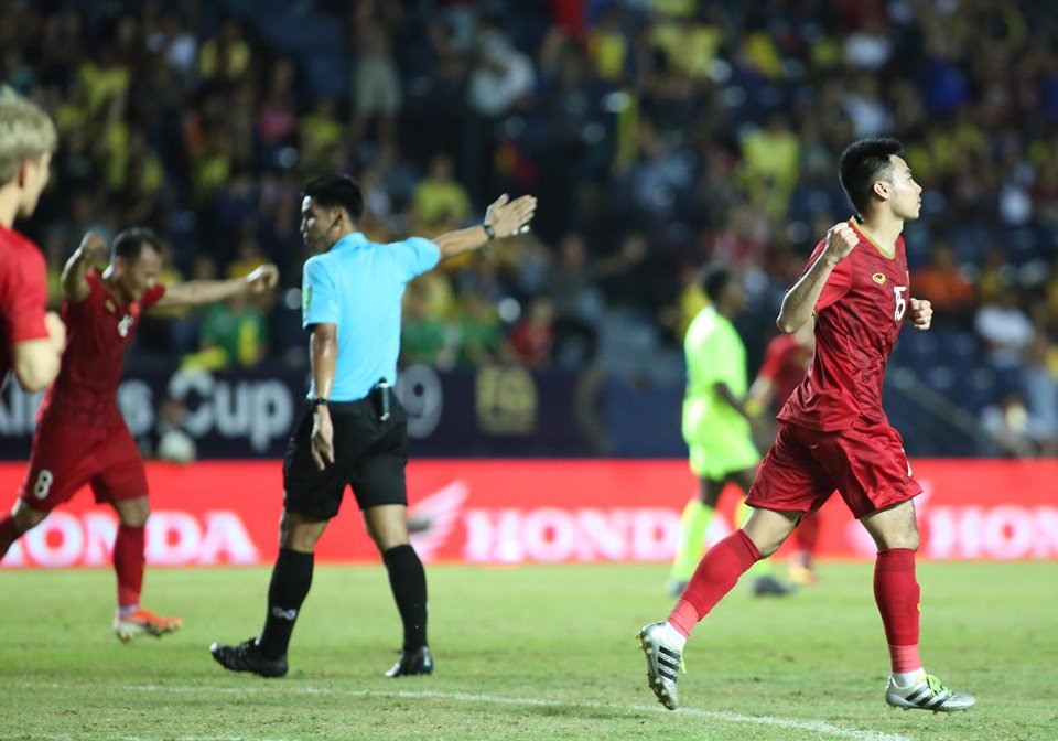 Thua ở loạt penalty, Việt Nam về nhì tại King’s Cup
