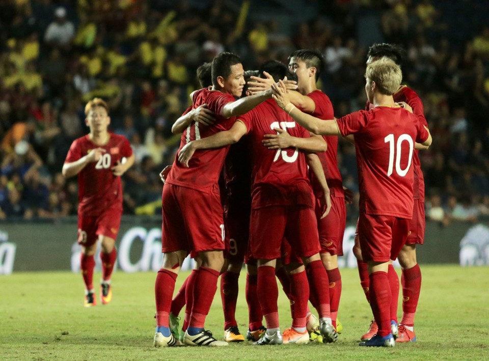 Thua ở loạt penalty, Việt Nam về nhì tại King’s Cup