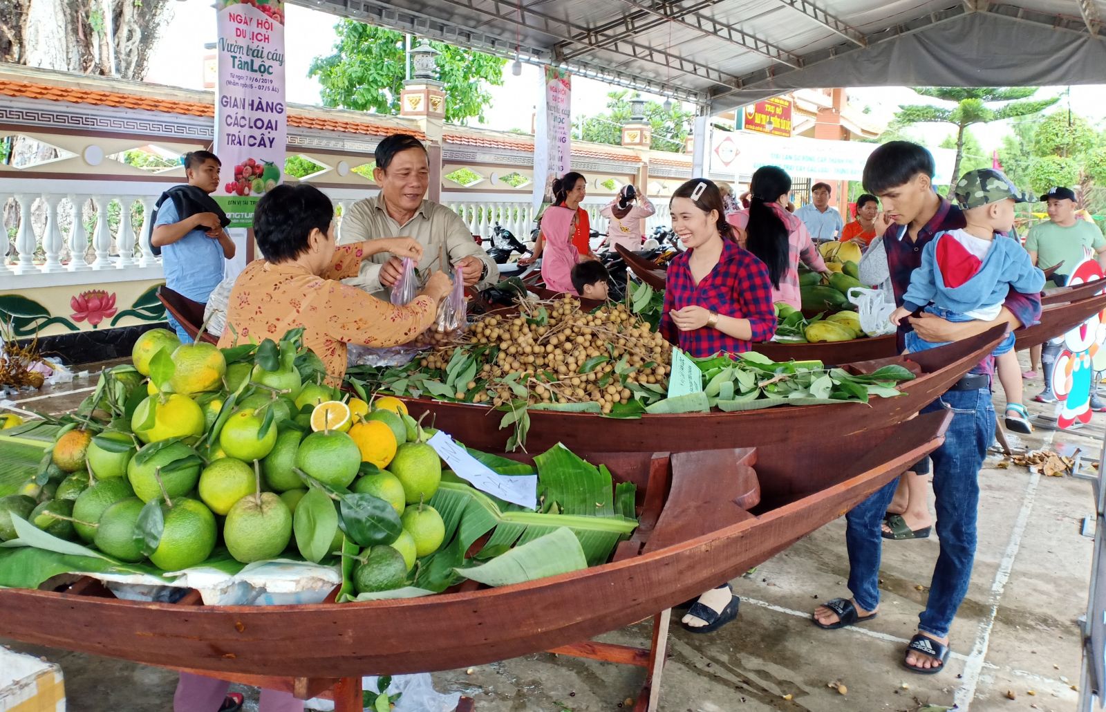 Lễ hội là dịp để các nhà vườn Tân Lộc giới thiệu những trái cây tiêu biểu của địa phương đến du khách gần xa.