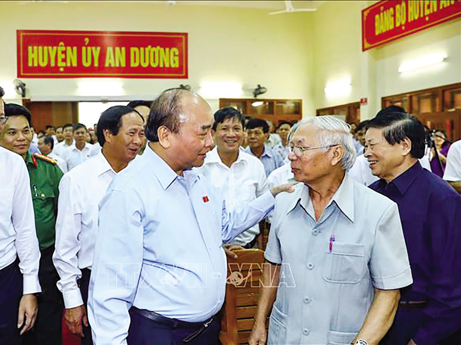 Xử lý nghiêm những hành vi tham nhũng của cán bộ, đảng viên Thủ tướng Nguyễn Xuân Phúc tiếp xúc cử tri An Dương, Hải Phòng.