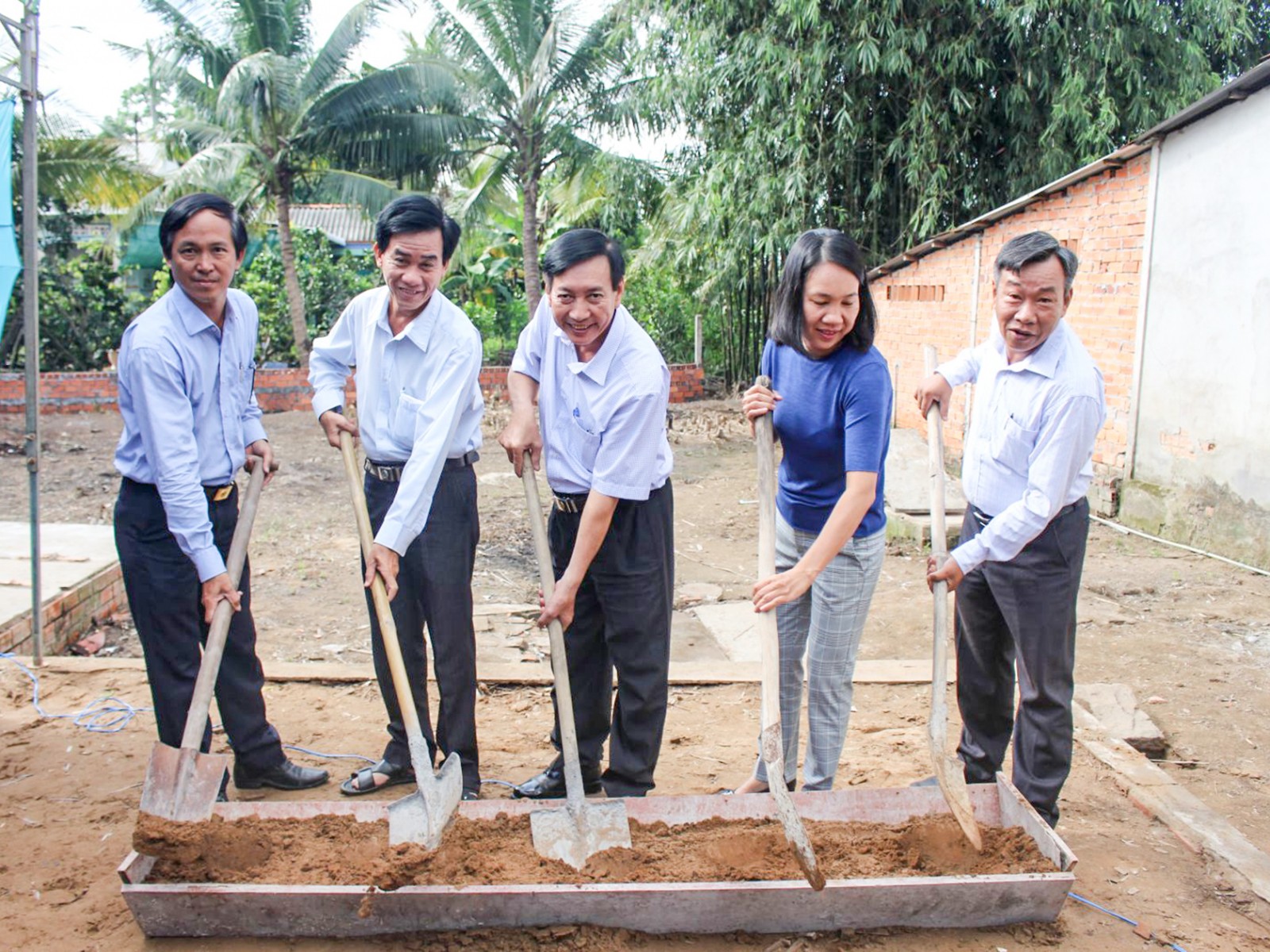 Khởi công xây dựng
22 căn nhà Đại đoàn kết
cho hộ nghèo