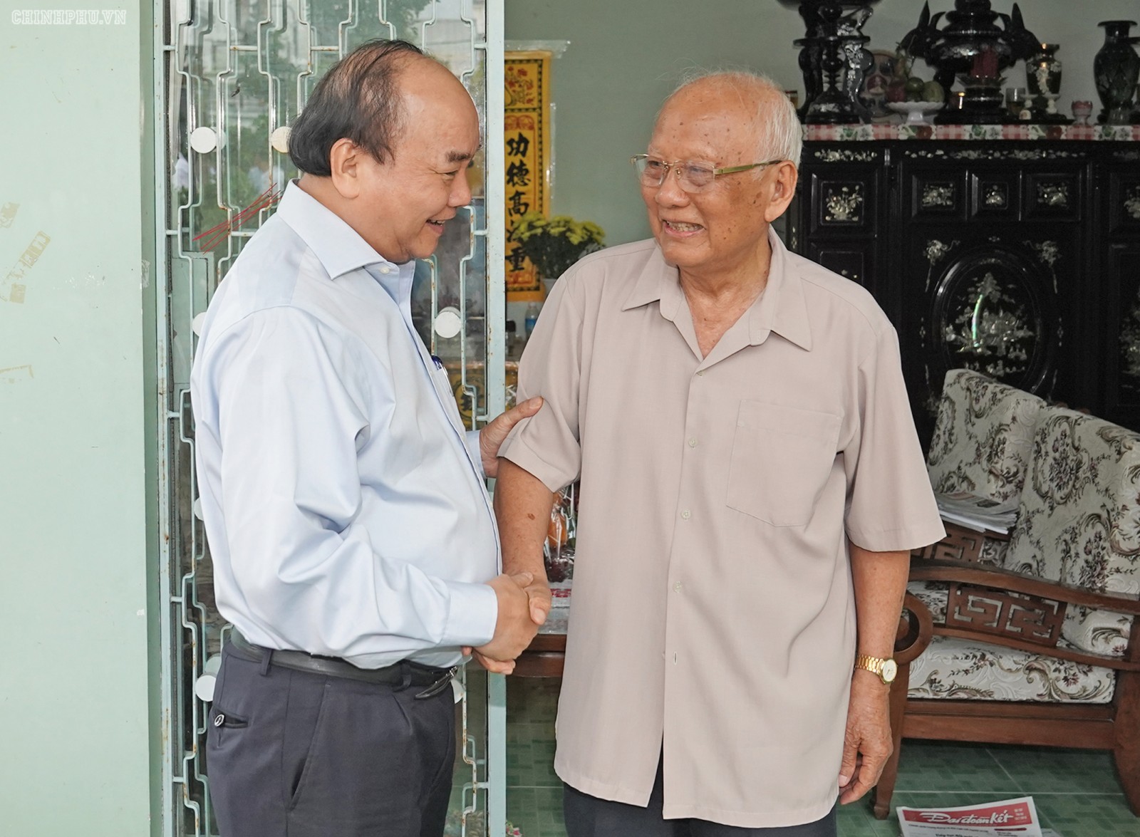 Thủ tướng đến thăm đồng chí Lê Phước Thọ, nguyên Ủy viên Bộ Chính trị, nguyên Bí thư Trung ương Đảng, nguyên Trưởng Ban Tổ chức Trung ương. Ảnh: VGP/QUANG HIẾU