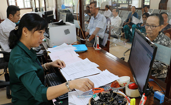 Sắp xếp, tổ chức bộ máy gắn với cơ cấu lại đội ngũ