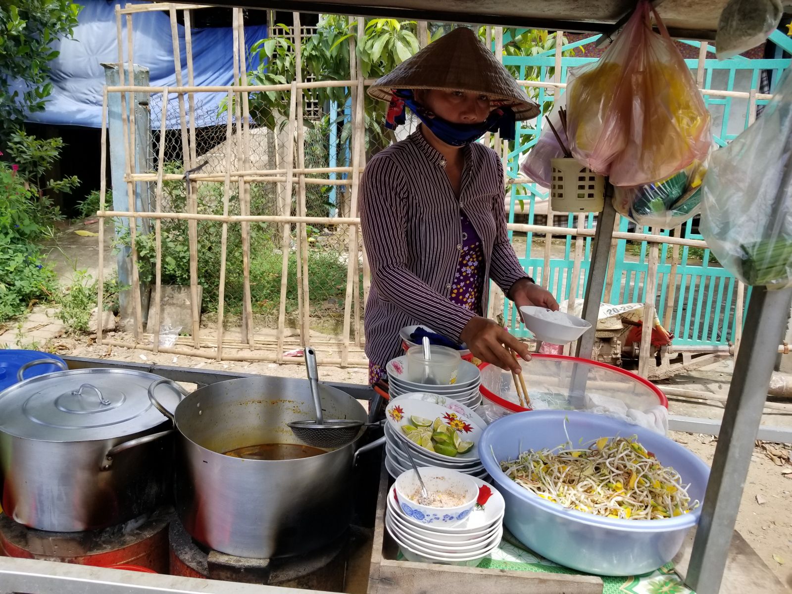 Muôn nẻo "xe hàng" miền biên viễn