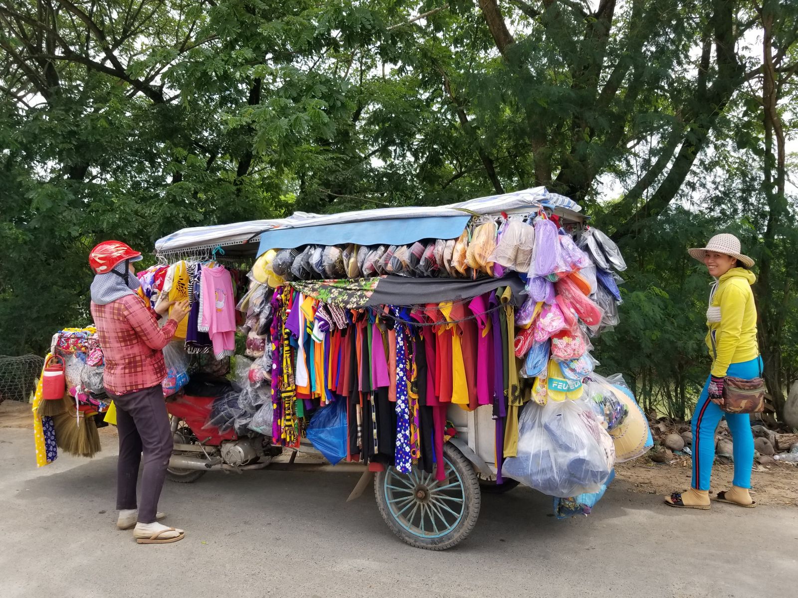 Muôn nẻo "xe hàng" miền biên viễn