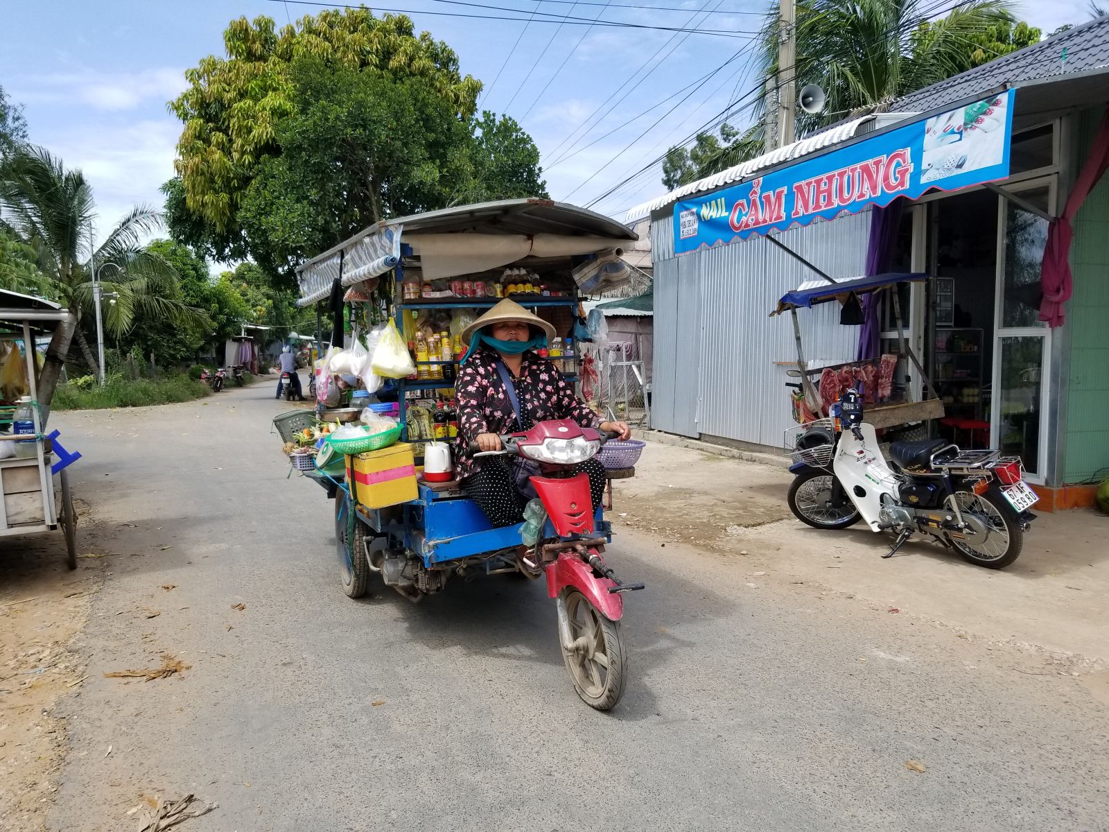 Muôn nẻo "xe hàng" miền biên viễn