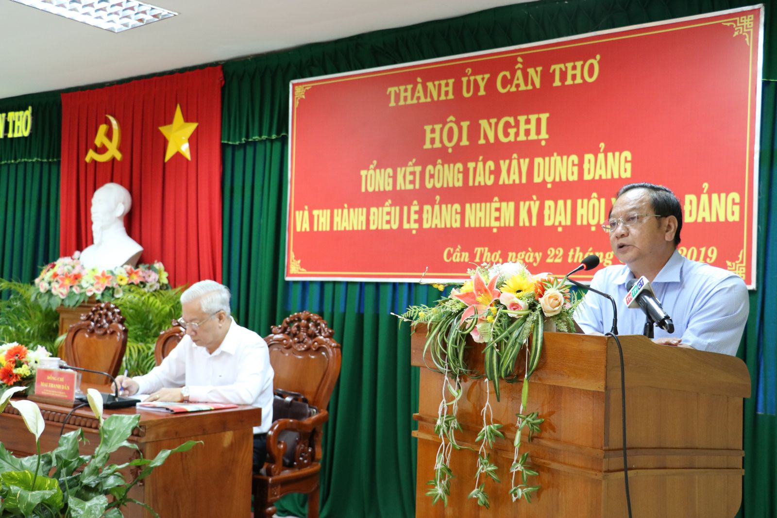 Đồng chí Trần Quốc Trung, Ủy viên Trung ương Đảng, Bí thư Thành ủy Cần Thơ phát biểu chỉ đạo tại Hội nghị. Ảnh: Q. THÁI