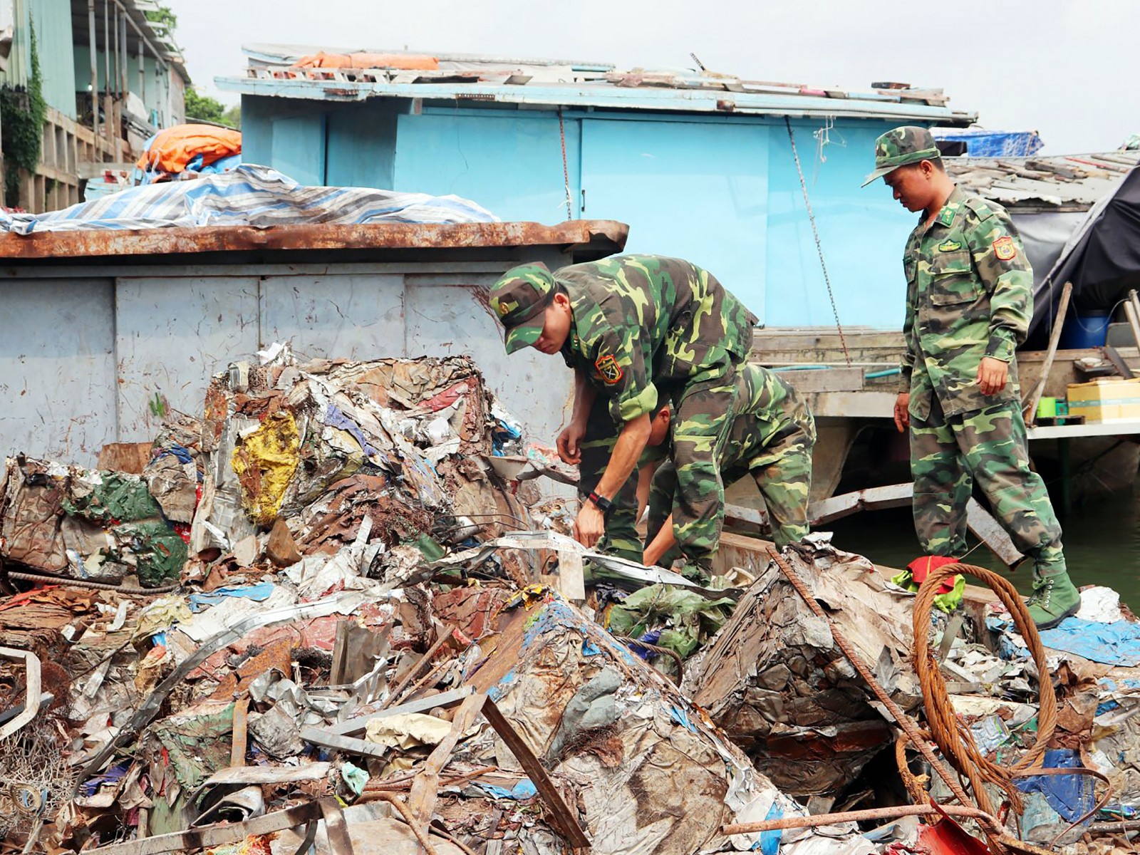 Lực lượng chức năng tỉnh An Giang liên tiếp bắt giữ nhiều vụ buôn lậu phế liệu.