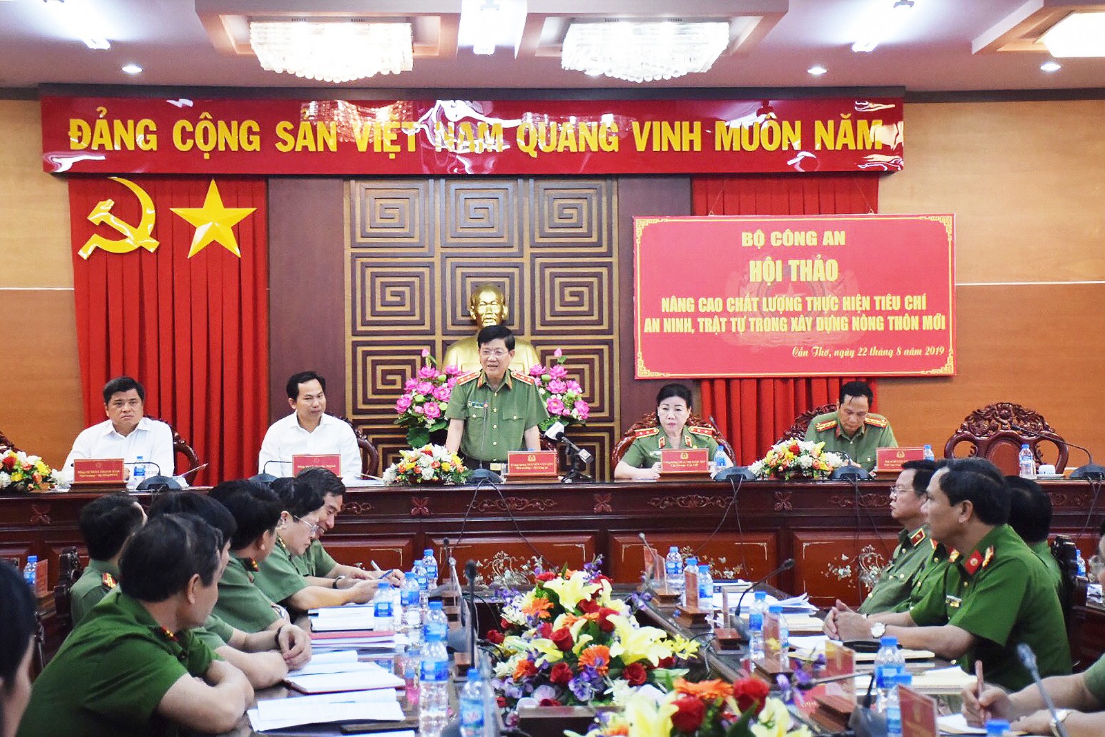 Trung tướng Nguyễn Văn Sơn, Thứ trưởng Bộ Công an, phát biểu chỉ đạo tại hội thảo.