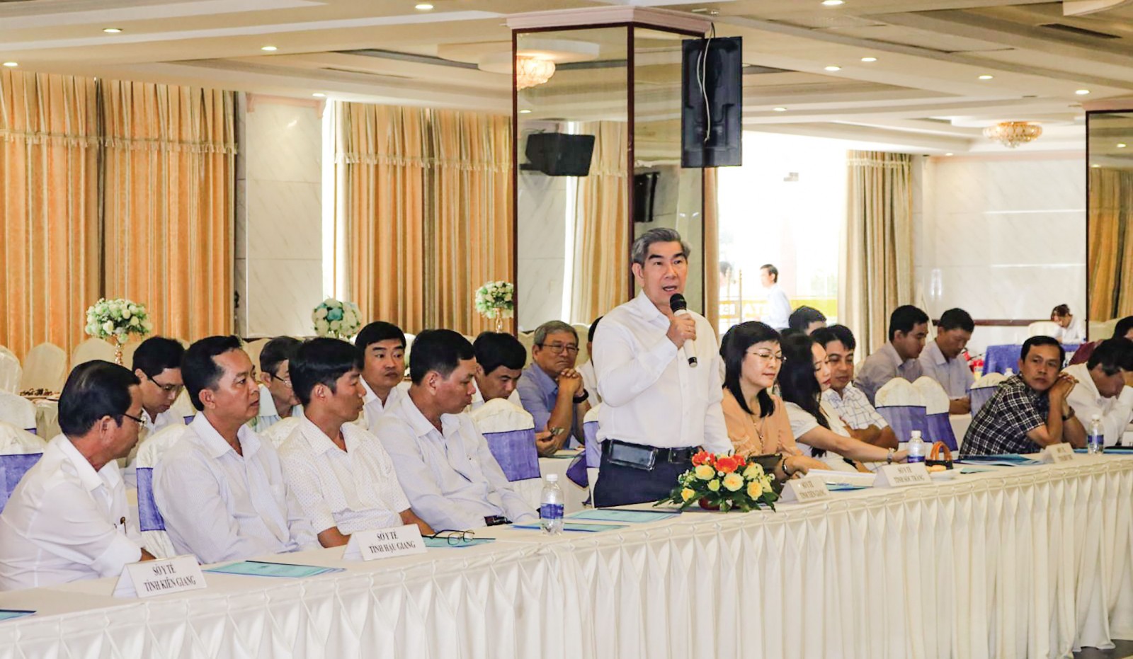 Lãnh đạo Sở Y tế tỉnh Tiền Giang phát biểu về mô hình Trung tâm mua sắm công ngành y tế.
