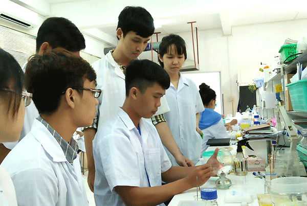 Quan tâm hơn nữa công tác xây dựng Đảng; giáo dục đạo đức lối sống cho sinh viên