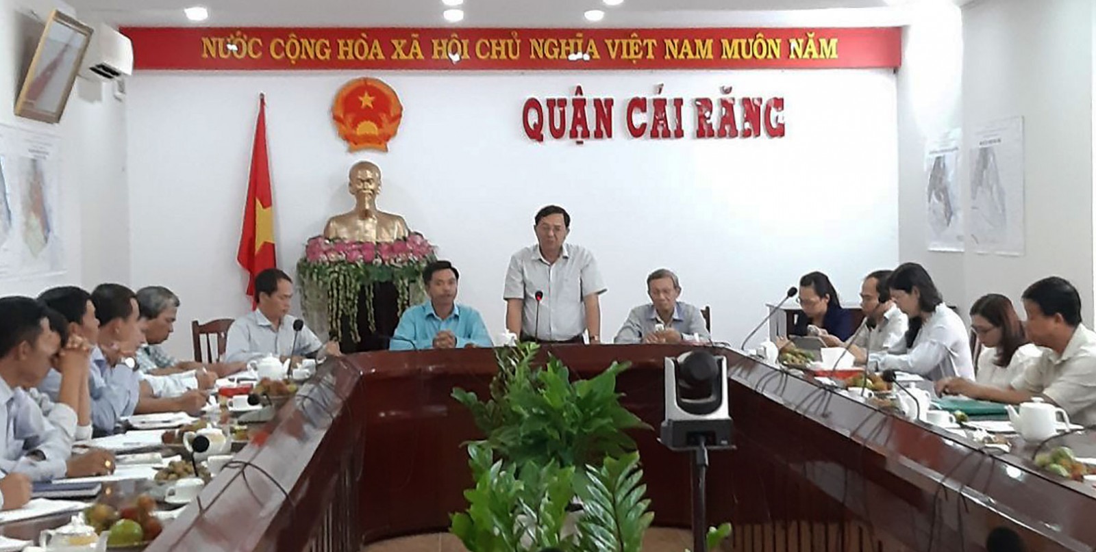 Tăng cường ứng dụng công nghệ thông tin trong cải cách hành chính Đoàn kiểm tra công tác cải cách hành chính làm việc tại UBND quận Cái Răng.