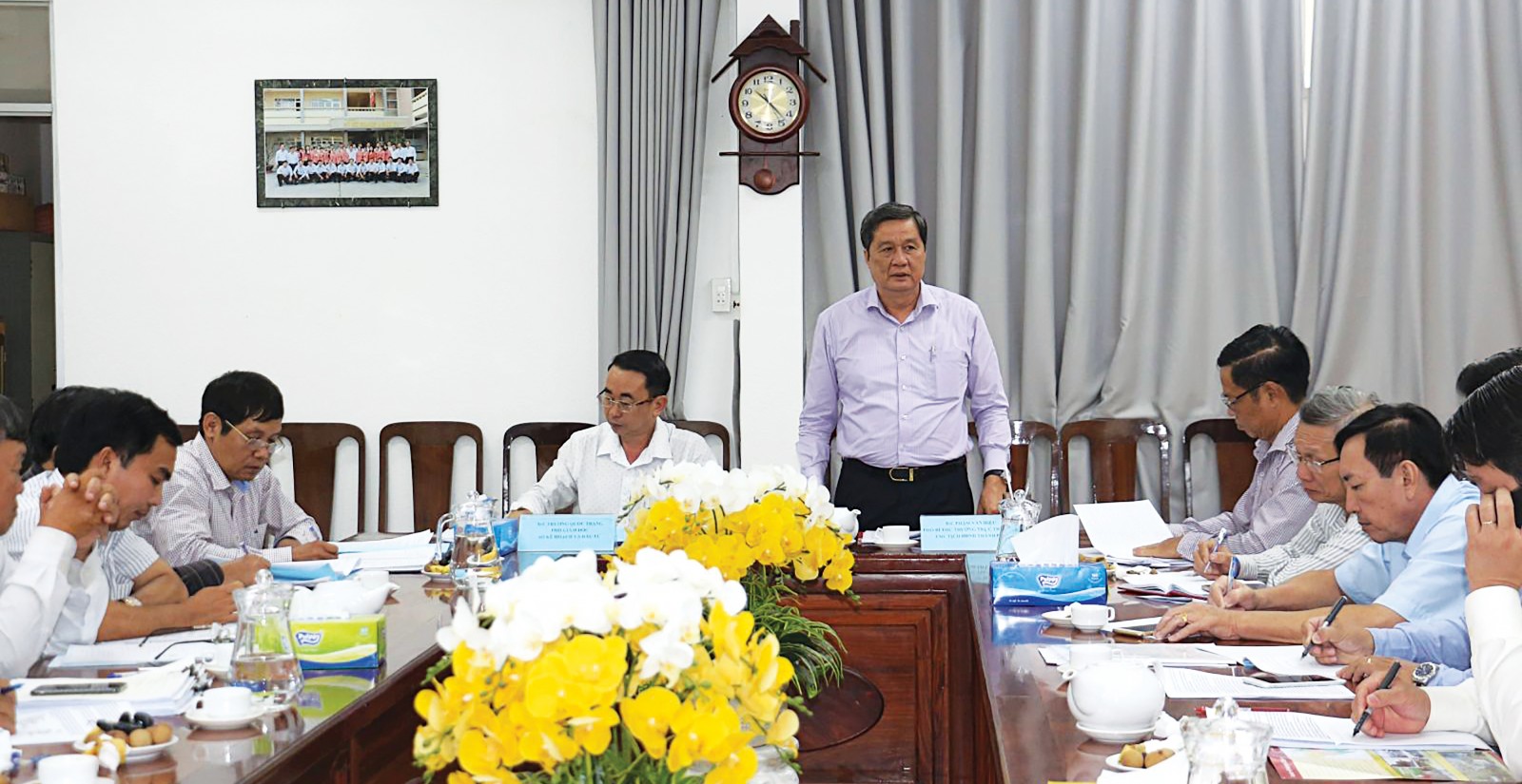 Tập trung công tác tham mưu, đẩy mạnh cải cách hành chính, thu hút đầu tư Đồng chí Phạm Văn Hiểu phát biểu chỉ đạo tại cuộc họp. Ảnh: N.H