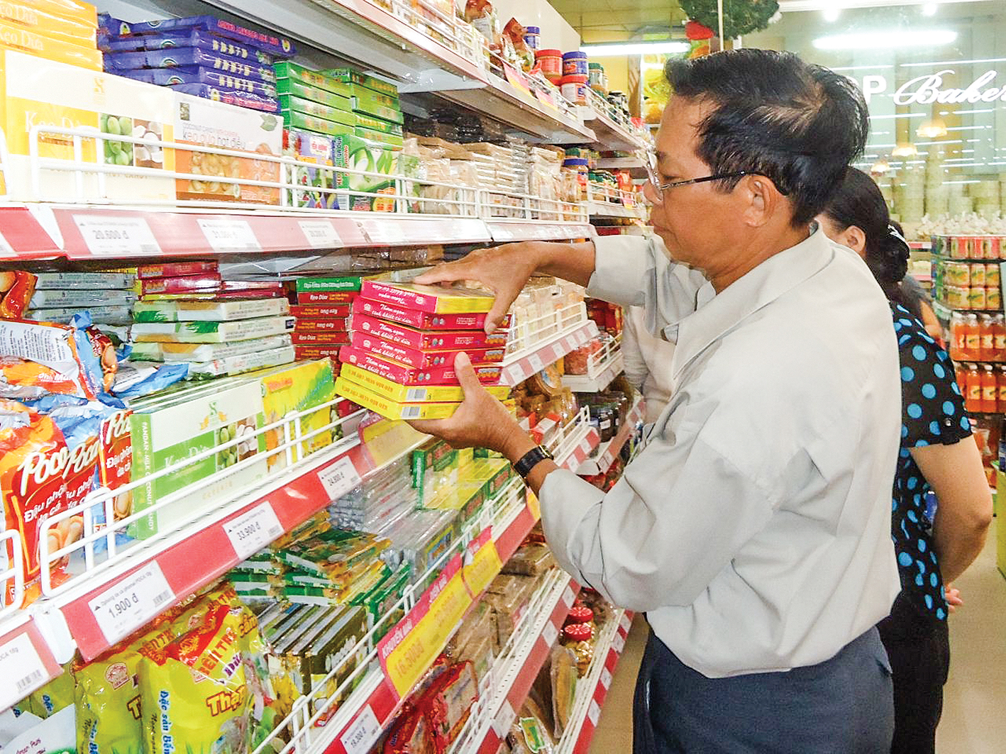 Chỉ số giá tiêu dùng tháng 9-2019 tăng 0,01% so tháng trước. Trong ảnh: Khách mua hàng tại siêu thị Co.opmart Cần Thơ.