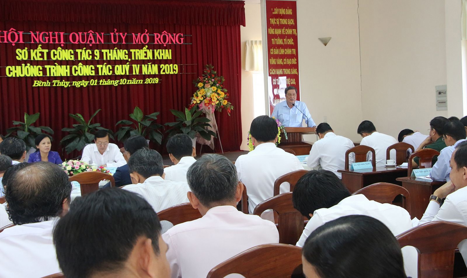 Đồng chí Phạm Văn Hiểu, Phó Bí thư Thường trực Thành ủy, phát biểu chỉ đạo tại hội nghị. Ảnh: Ngọc Quyên