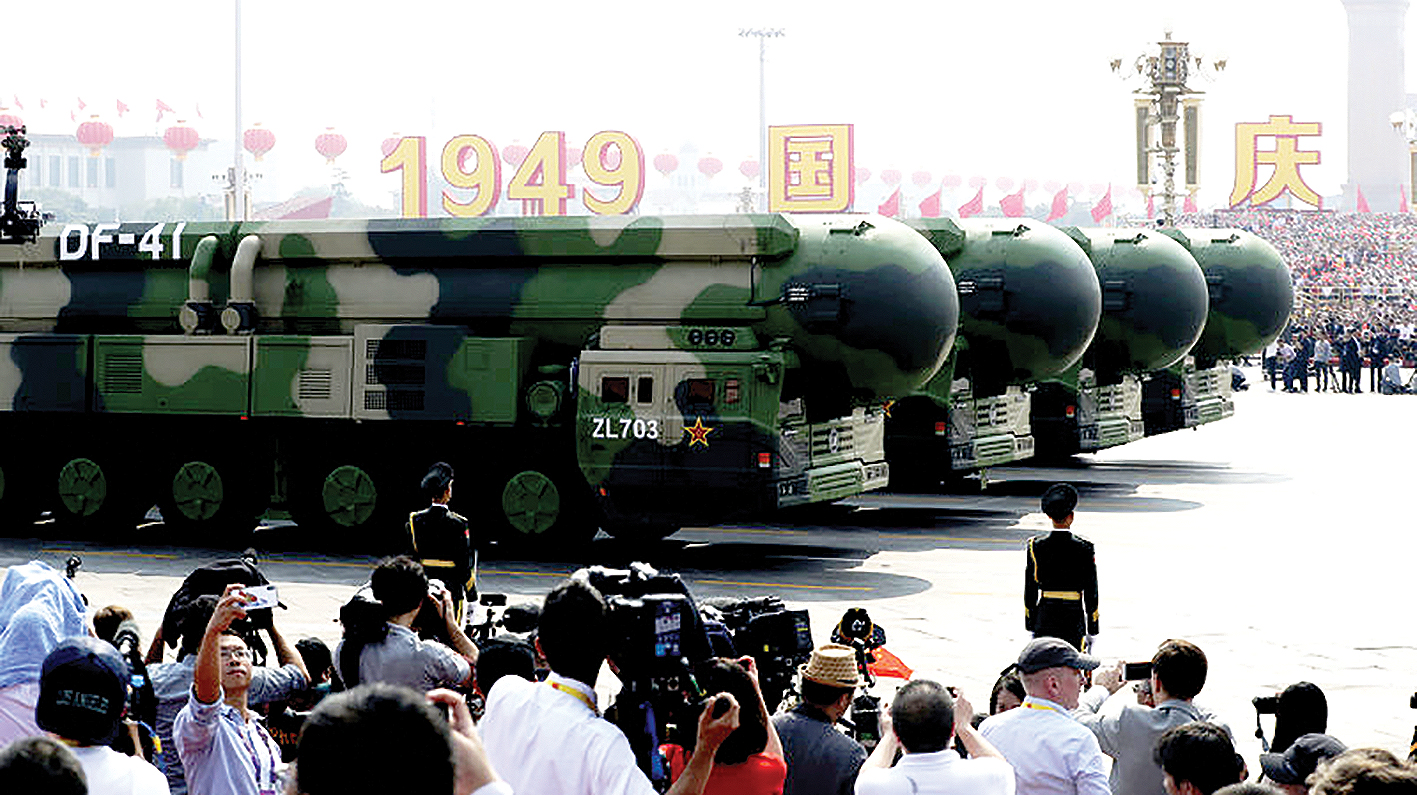 Nhiều vũ khí được Trung Quốc giới thiệu tại lễ duyệt binh. Ảnh: AP