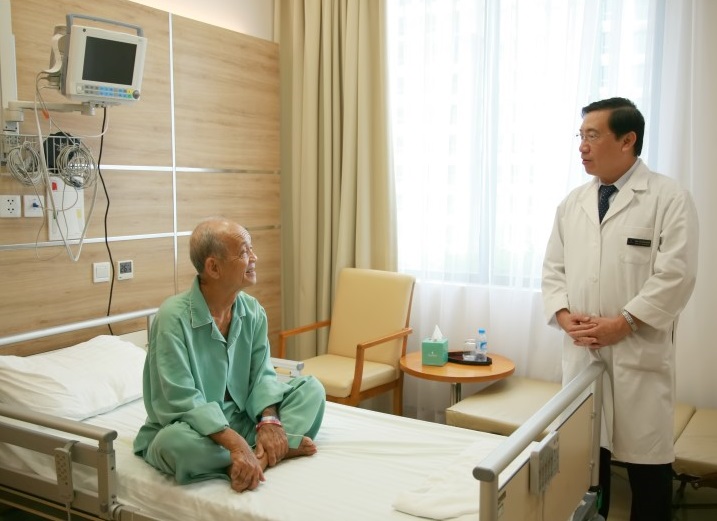 Thoát “nỗi lo kép” trước khi lên bàn mổ tim