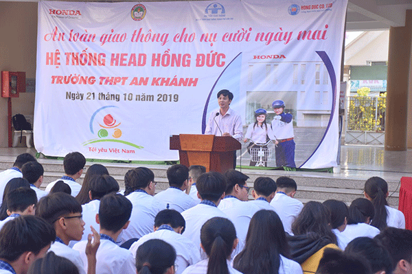 Phối hợp tuyên truyền và hướng dẫn kỹ năng lái xe mô tô an toàn cho học sinh THPT