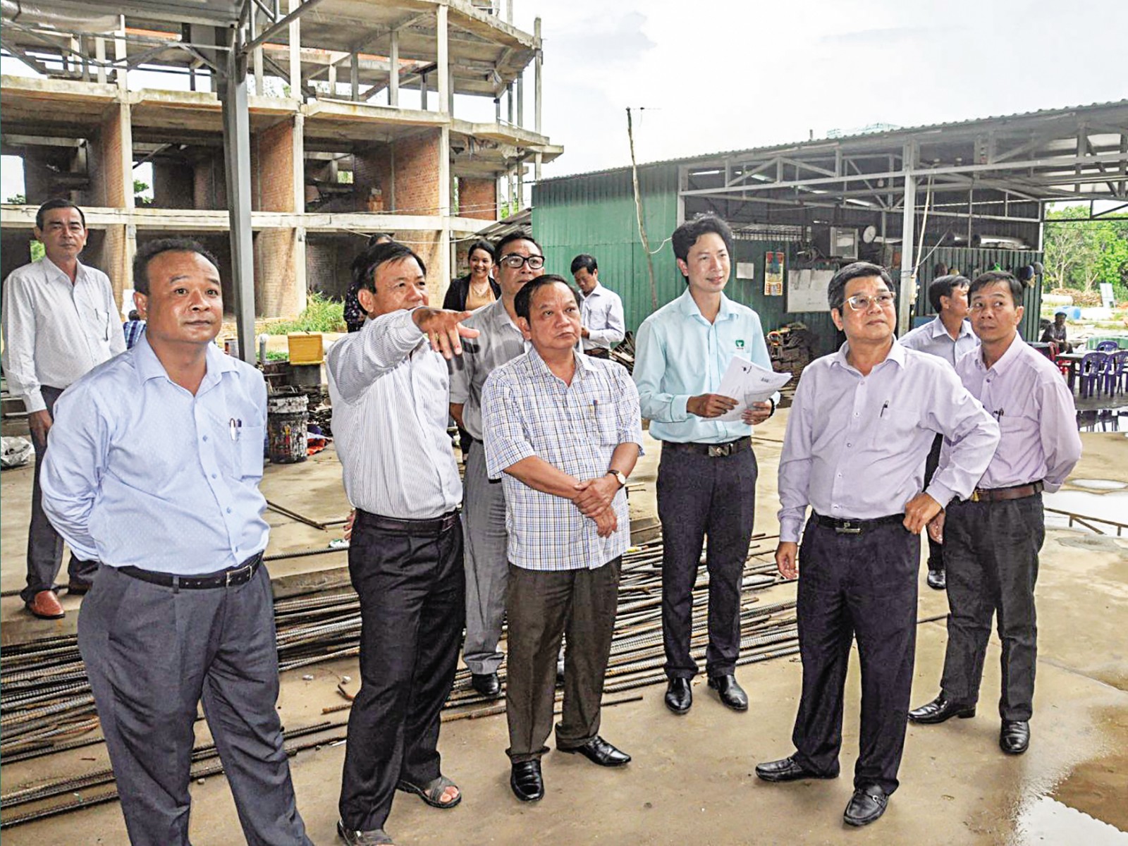Phát huy trách nhiệm, vai trò nêu gương <br>
Bài 2: Quyết đẩy lùi suy thoái