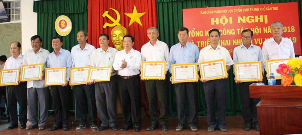 Cựu chiến binh thi đua xây dựng quê hương