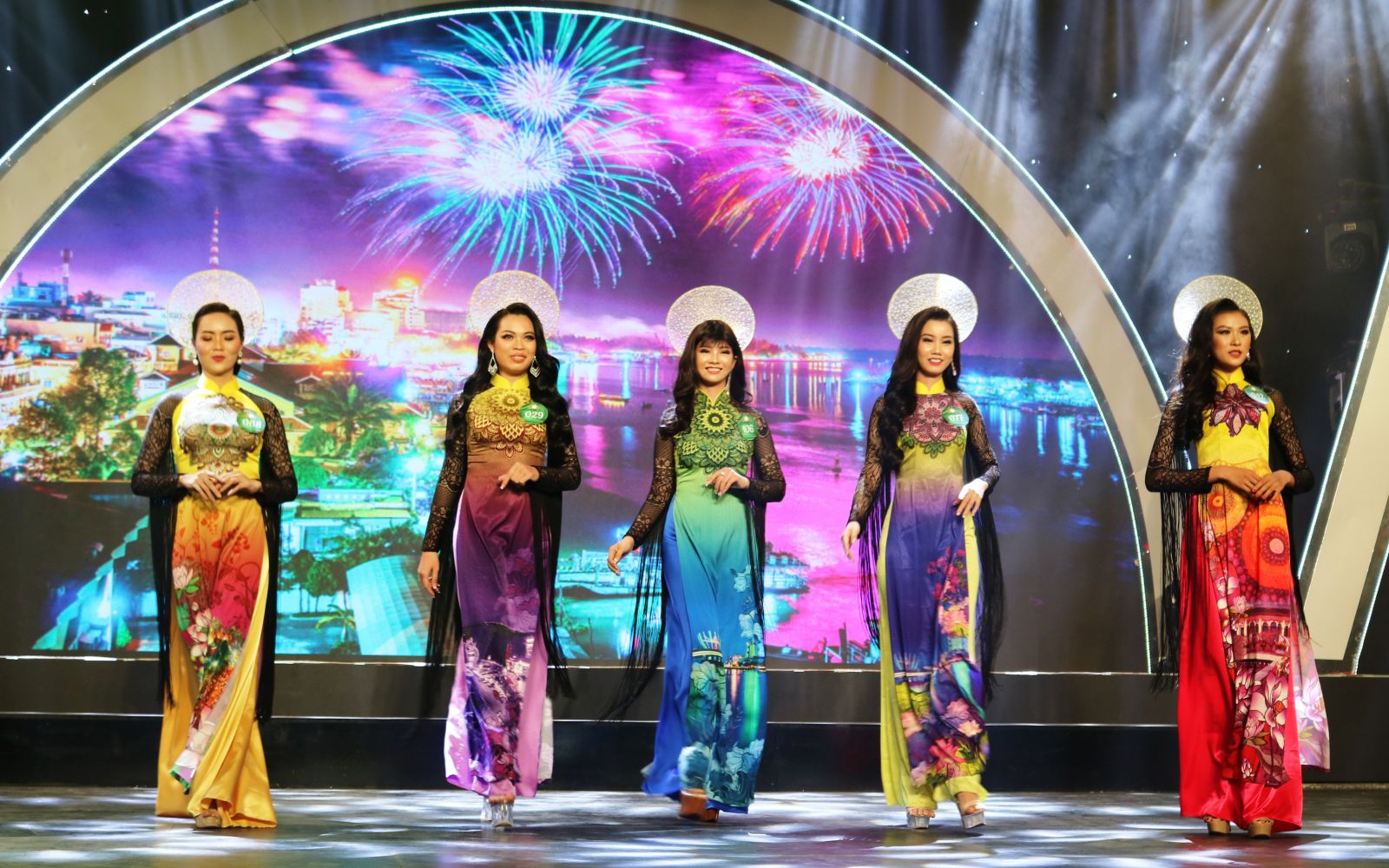 Huỳnh Thúy Vi đăng quang cuộc thi “Người đẹp Du lịch Cần Thơ” năm 2019