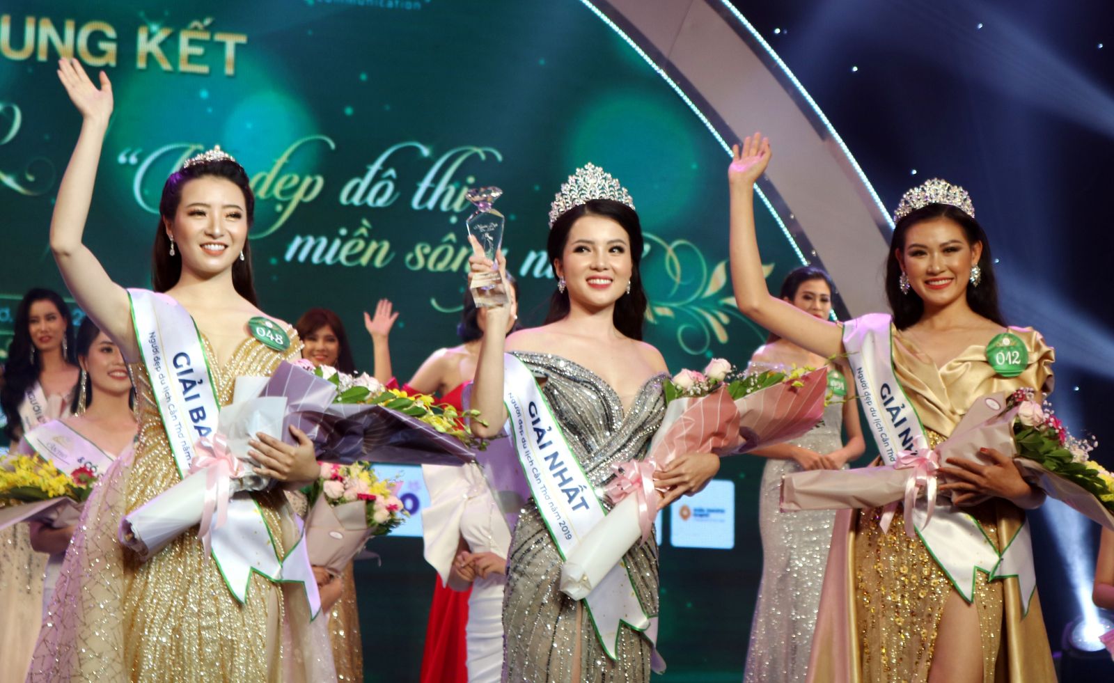 Huỳnh Thúy Vi đăng quang cuộc thi “Người đẹp Du lịch Cần Thơ” năm 2019